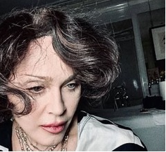 マドンナ「母が恋しくてたまらないから、なりきってみた」亡き母イメージのヘアスタイル