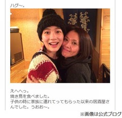 能年が「あまちゃん」忘年会、&ldquo;ママ&rdquo;キョンキョンとツーショットも。