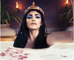 歴史的著名人の&ldquo;自撮り&rdquo;再現、スマホメーカーのHTCがイメージ公開。