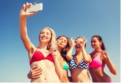 &ldquo;危険な自撮り&rdquo;注意呼びかけ、死亡事故相次ぐロシアでキャンペーン。