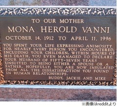 母の墓石に刻まれた悲しすぎるメッセージ