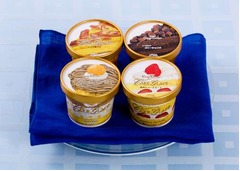 コージーがケーキ風のアイス、「苺のショートケーキ」など4種類。