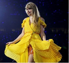 テイラー・スウィフト、ツアースタッフに&ldquo;総額78億円のボーナス&rdquo;振舞う