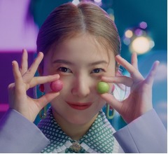 吉高由里子が&ldquo;食リポ&rdquo;、30年前再現品と今の「アイスの実」を食べ比べた結果&hellip;