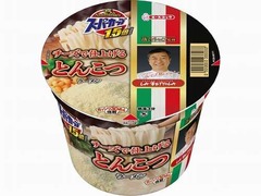落合シェフ監修スーパーカップ、チーズ入り濃厚イタリア風とんこつ。