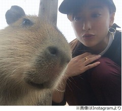 &ldquo;山本美月&times;カピバラ&rdquo;超かわいいと絶賛