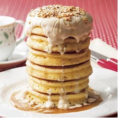 デニーズがタワーパンケーキ、厚みがあるふっくら生地を6段重ねに。