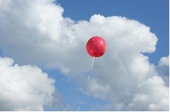 風船に託した5歳の願い叶う、1,000キロ先の&ldquo;サンタ&rdquo;からプレゼント。