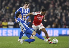 三笘は前半で退く　サッカー