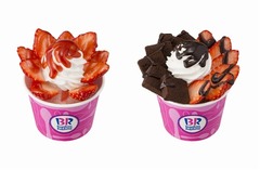 サーティワンがいちごサンデー、アイスが見えないたっぷりトッピング。