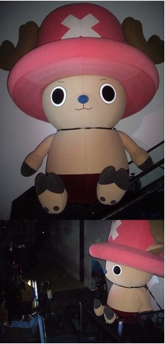 ワンピ&times;パリ水族館企画レポ、館内に存在感抜群の巨大チョッパーも。