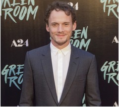 愛車と門に挟まれ事故死した俳優、他界1週間後にリコール通知届く。