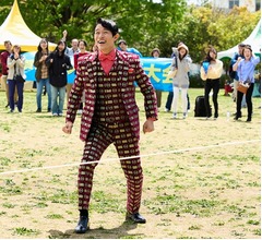 鈴木亮平「僕はほんと中の中だった」運動会、楽しかった記憶がない