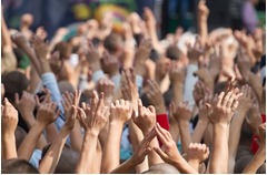 &ldquo;薄毛&rdquo;に優しい音楽フェスは、紫外線を長時間浴びる野外に注意を。