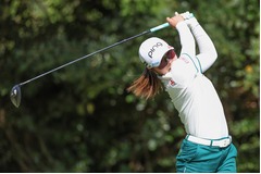 佐久間のティーショット　女子ゴルフ