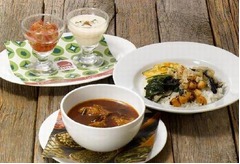 ロイホが32年目のカレーフェア、今年は新スタイルなど全6種類用意。