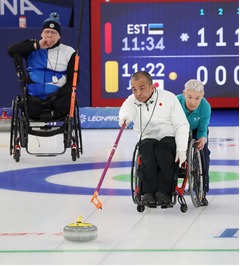 ストーンを放つ中島