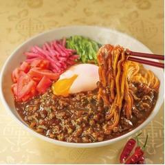 バーミヤンに唐辛子練り込み麺、&ldquo;ウマ辛&rdquo;なジャージャン麺誕生。