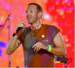 コールドプレイがオジー・オズボーン追悼「オジー、愛してるよ。お世話になりました」