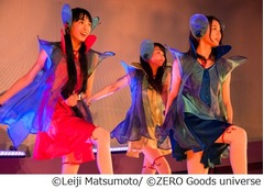 Cupitron「銀河鉄道999」披露、松本零士デザインの衣装でライブ。