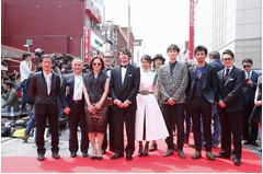 岡田将生&ldquo;4人の父&rdquo;再会喜ぶ、沖縄国際映画祭レッドカーペットで。