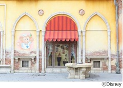 TDSに謎の&ldquo;ダッフィー壁画&rdquo;、ジェラート持った肖像は何を意味する？