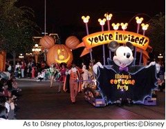 世界のディズニーハロウィーン、ゲストを背筋も凍る恐怖の世界へ。