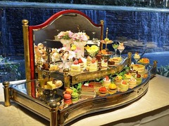 45種類のスイーツ&ldquo;独り占め&rdquo;、パティシエがおいしい食べ順も提案。