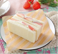 &ldquo;不二家ミルキーの練乳入り&rdquo;サンドイッチ