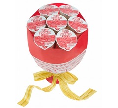 カップヌードル束ねた&ldquo;ブーケ&rdquo;発売