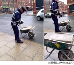 手押し車に&ldquo;駐車違反&rdquo;切符、職務熱心すぎる？ 駐車監視員が話題。