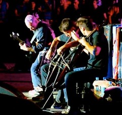 2CELLOSとレッチリが夢の共演、2ndアルバムの日本先行発売も決定。