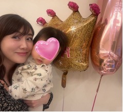 安めぐみ、次女の1歳誕生日祝う「一升パンを背負う姿が、可愛すぎました」