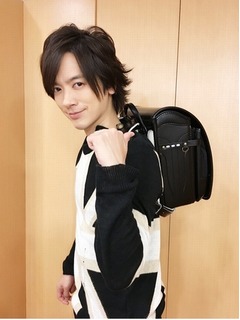 38歳DAIGOがランドセル姿披露、披露宴を終え「バリバリ働いてる」。