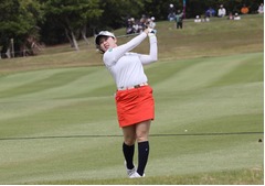 小祝のショット　女子ゴルフ