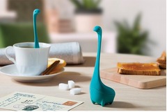 &ldquo;伝説のネッシー&rdquo;の子を発見、即完売に「しまった、捕獲し損ねた」。