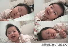 うたた寝赤ちゃんに絶賛の声、愛くるしい笑顔とすやすやを繰り返す。