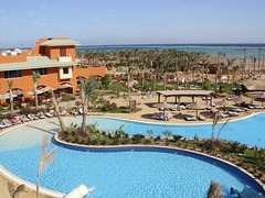 &ldquo;プールで排泄物&rdquo;流行に警告、英国人観光客に問題多発でホテル激怒。