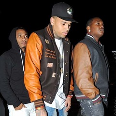 クリス・ブラウンのLIVEで発砲、観客席後方の集団がケンカ始める。