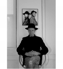 デヴィッド・ボウイが大島渚監督を追悼、代表作「戦メリ」に出演。