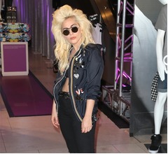 レディー・ガガ「私は毎晩孤独」