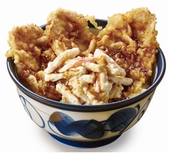 てんやが豚生姜焼きを天丼に、マカロニサラダを添えた新感覚の豚天丼。