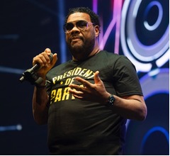 &ldquo;グラミー賞3回受賞&rdquo;著名ラッパーがステージで倒れ死去、最後の言葉は「騒ごうぜ！」