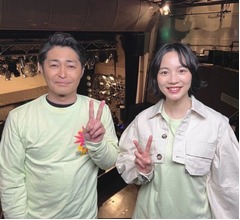 &ldquo;おそろいTシャツ&rdquo;のん＆安田顕の2ショットに反響