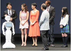宮迫がロボットに褒められ歓喜、ソフトバンク「pepper」発表会レポ。