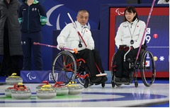 車いすカーリング、１勝２敗