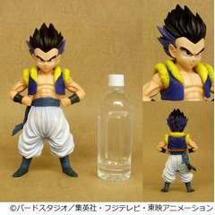 30cm級の特大「ゴテンクス」、威張ったように腰に手をあてたポーズ。