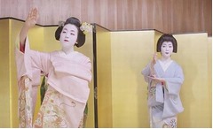 浅田真央が舞妓さんに&ldquo;変身&rdquo;、同じ着物・和化粧・髪結いで京舞挑戦。