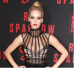 胸元際どい&ldquo;挑発的&rdquo;なジェニファー・ローレンス