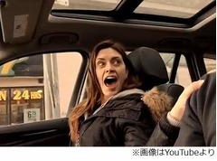 &ldquo;世界一の妻&rdquo;を夫が愛の盗撮、ノリノリで歌う動画が爆発的なヒット。